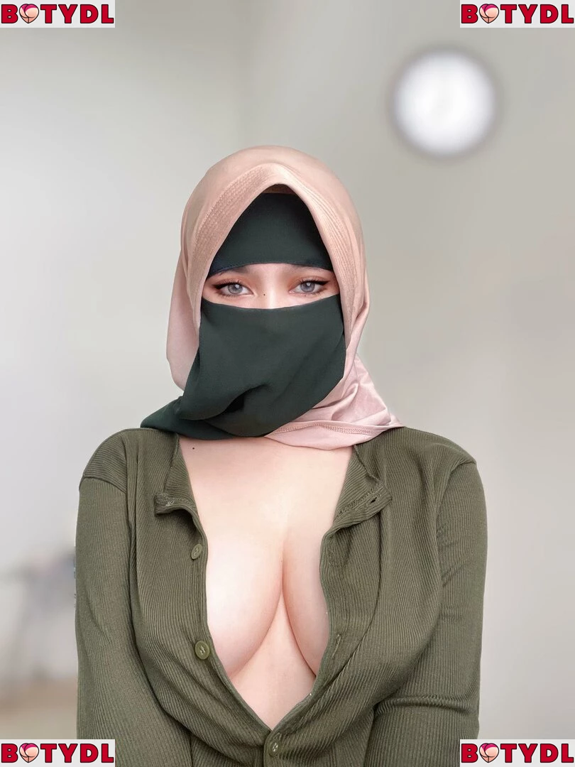 Hijab Camilla Onlyfans Photo Gallery 