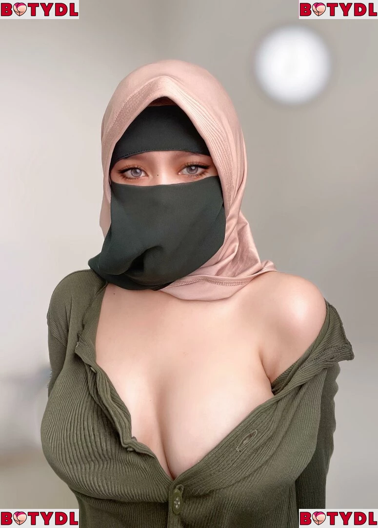 Hijab Camilla Onlyfans Photo Gallery 