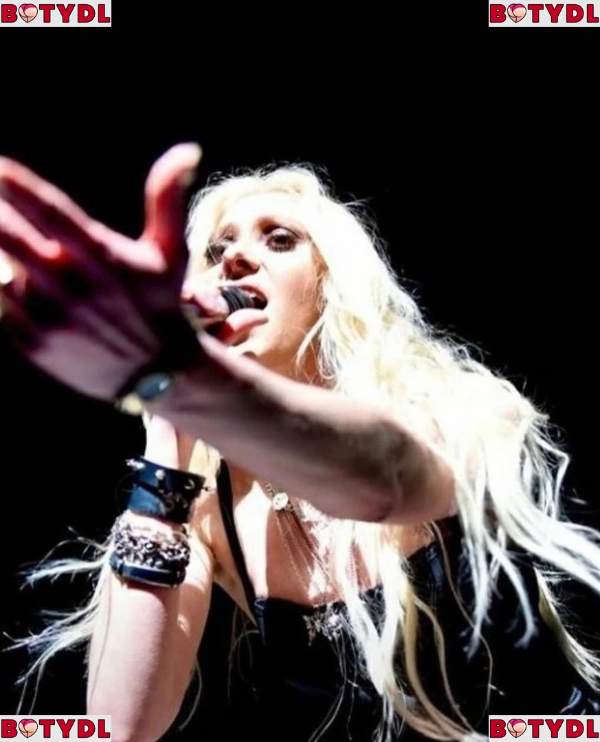 Taylor Momsen Onlyfans Photo Gallery 