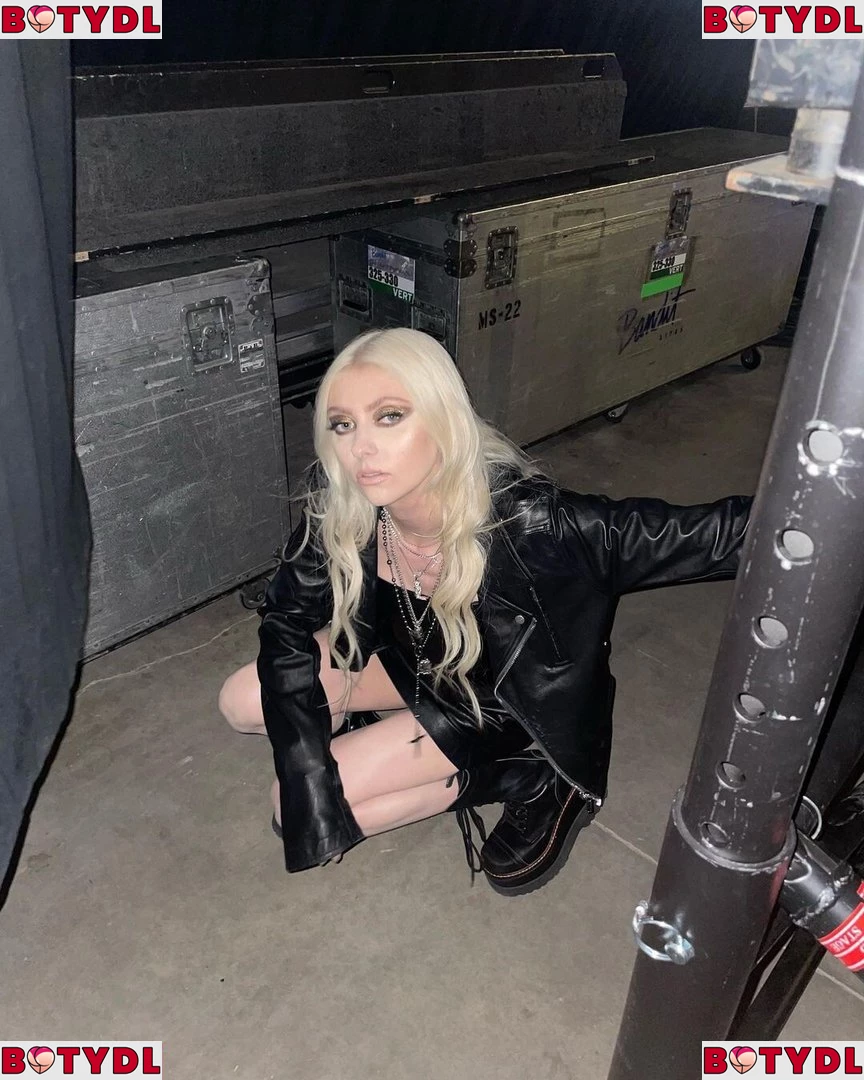 Taylor Momsen Onlyfans Photo Gallery 