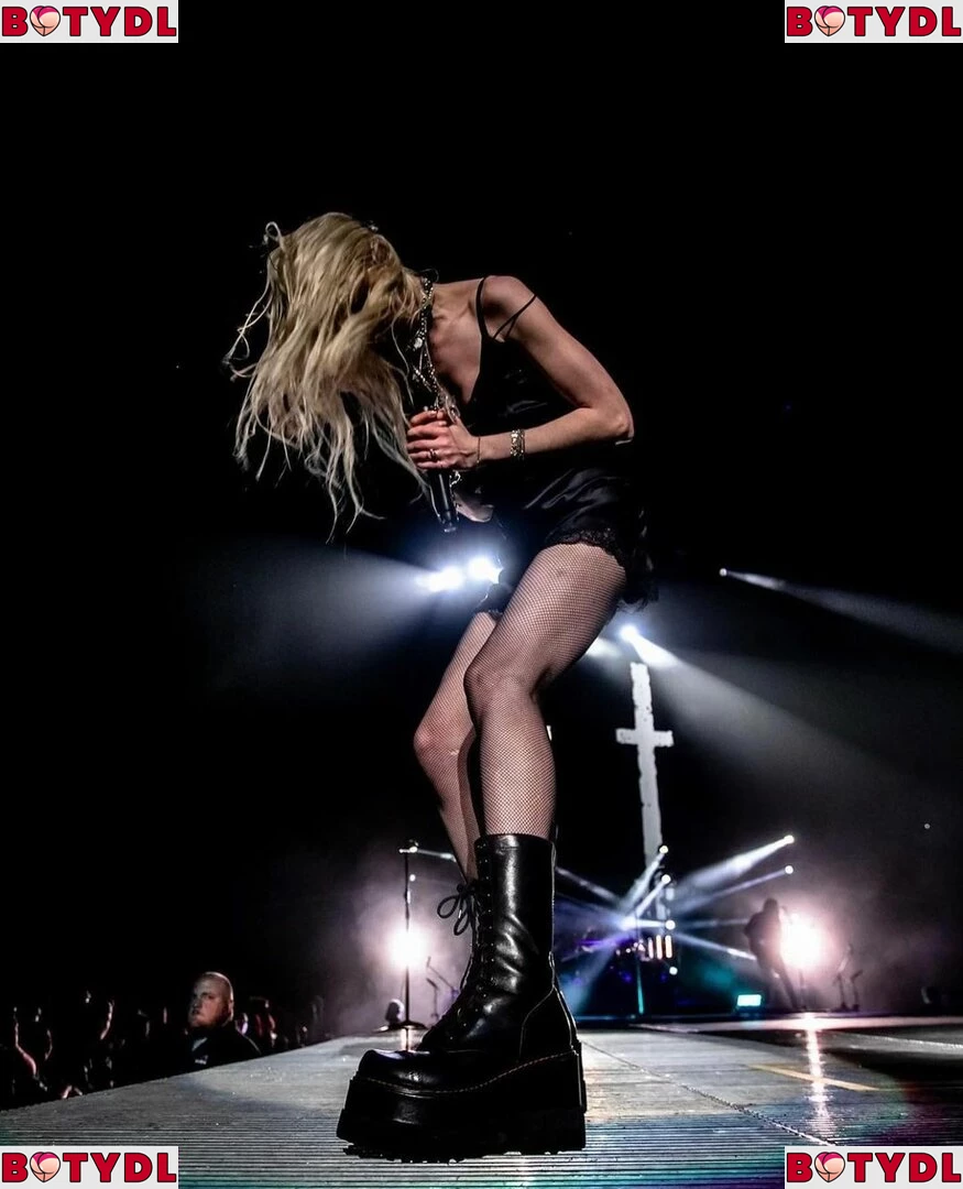 Taylor Momsen Onlyfans Photo Gallery 