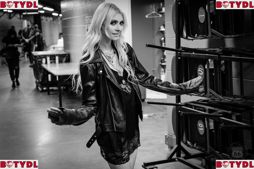 Taylor Momsen Onlyfans Photo Gallery 