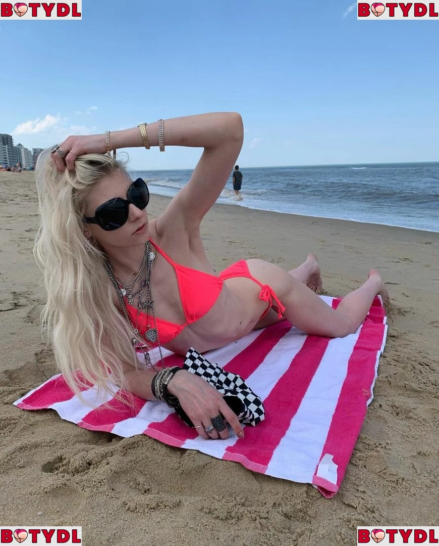 Taylor Momsen Onlyfans Photo Gallery 