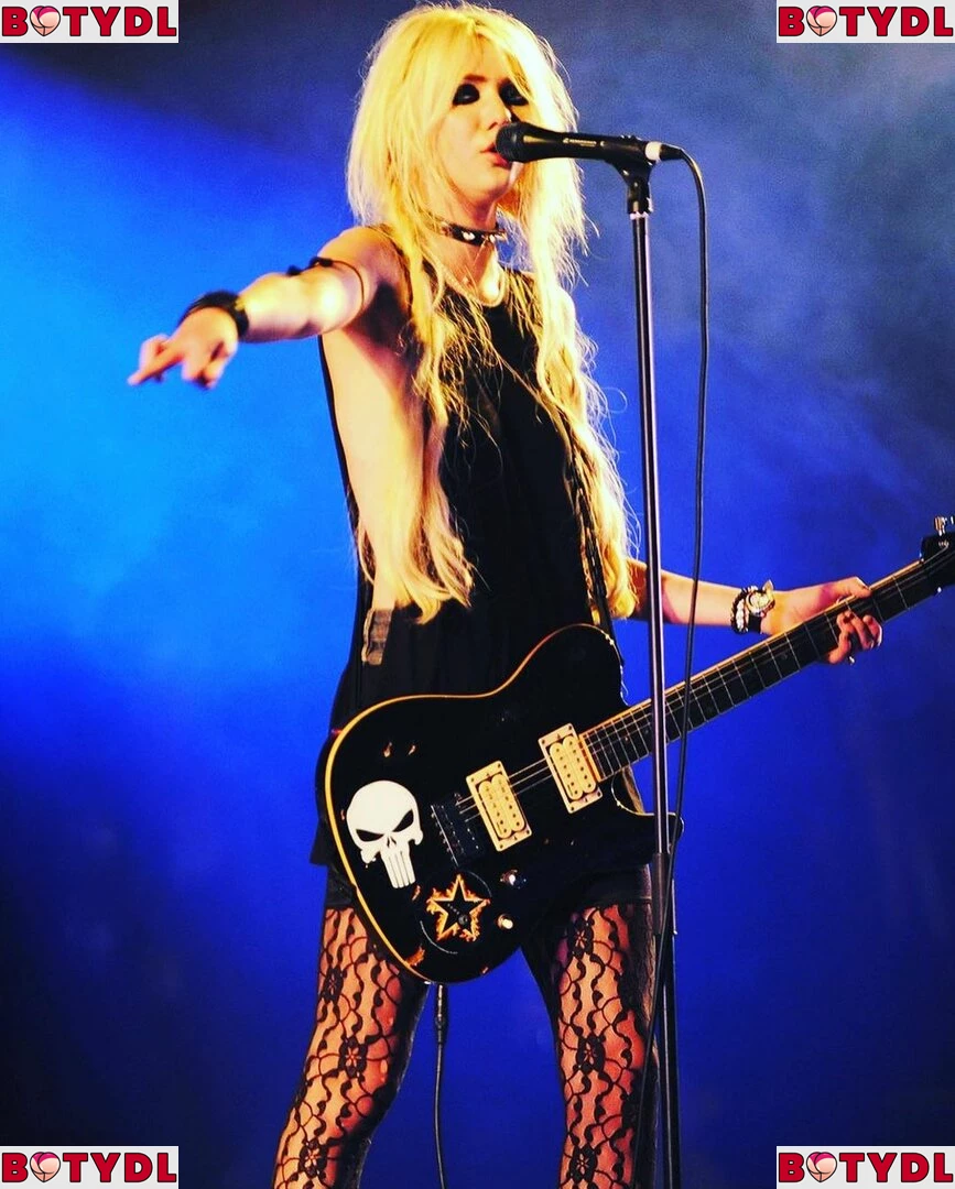 Taylor Momsen Onlyfans Photo Gallery 