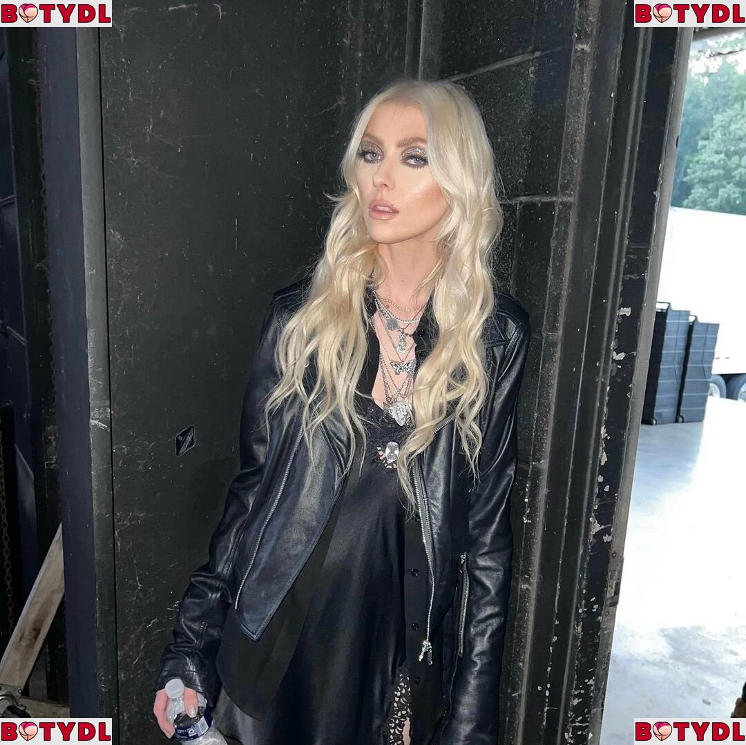 Taylor Momsen Onlyfans Photo Gallery 