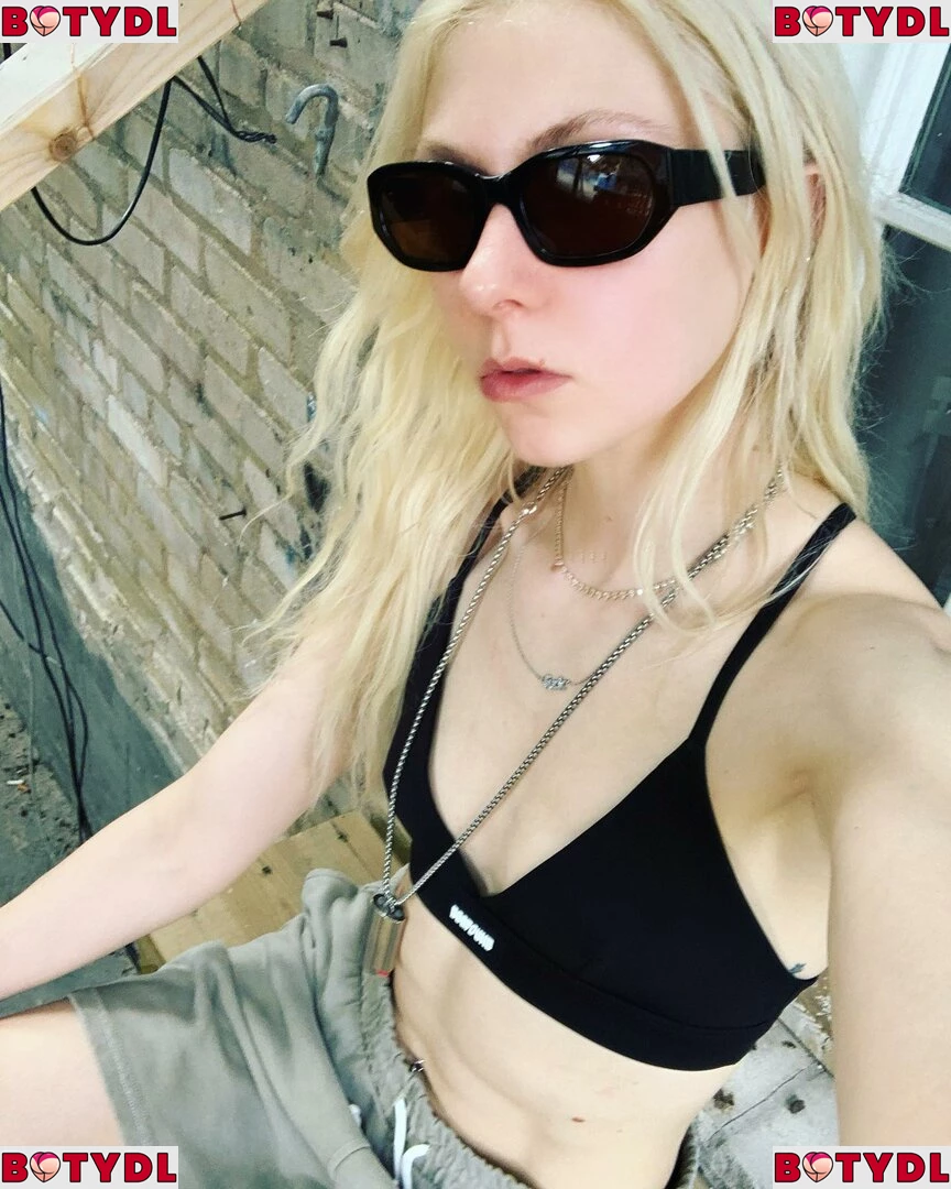 Taylor Momsen Onlyfans Photo Gallery 