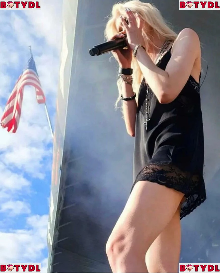 Taylor Momsen Onlyfans Photo Gallery 