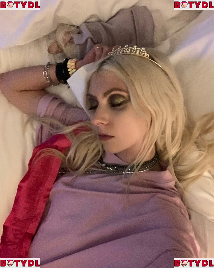 Taylor Momsen Onlyfans Photo Gallery 