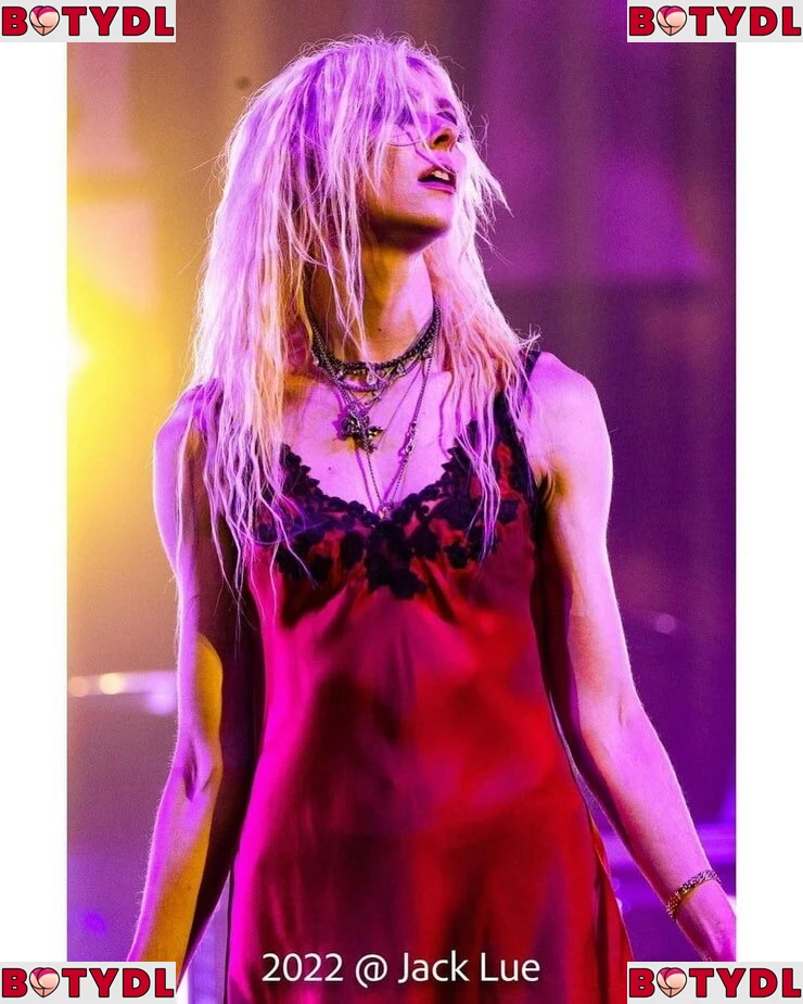 Taylor Momsen Onlyfans Photo Gallery 