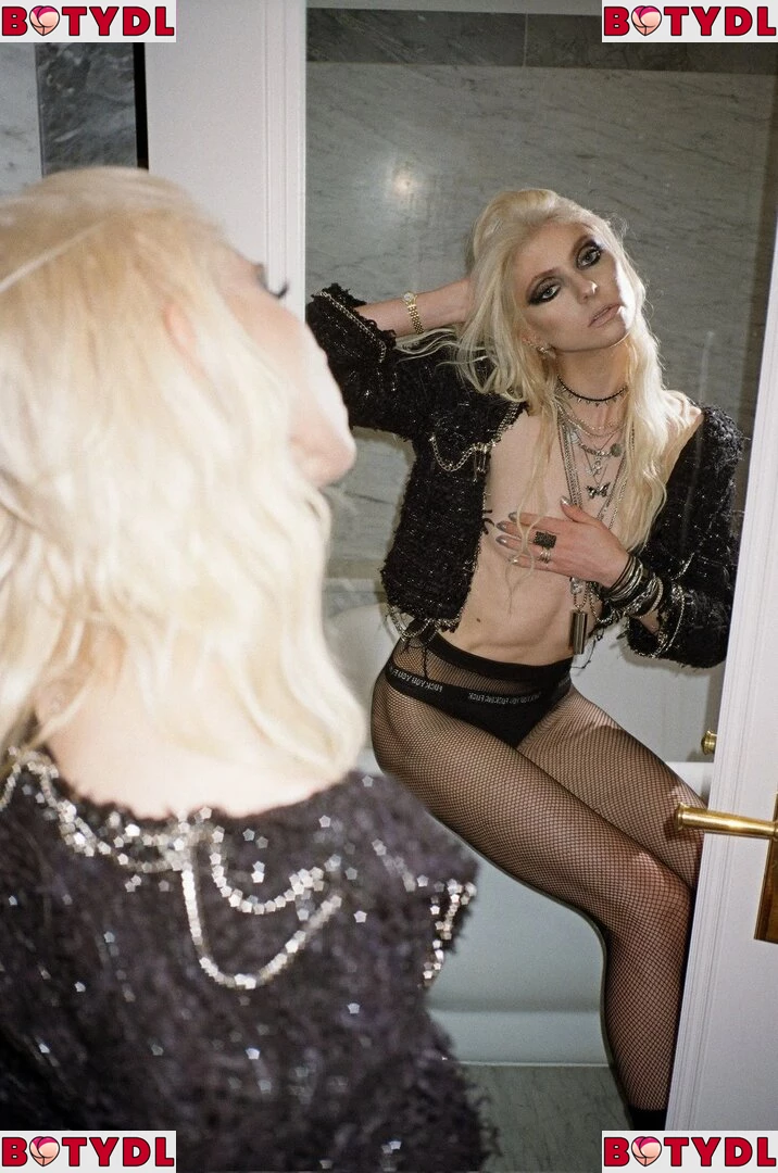 Taylor Momsen Onlyfans Photo Gallery 