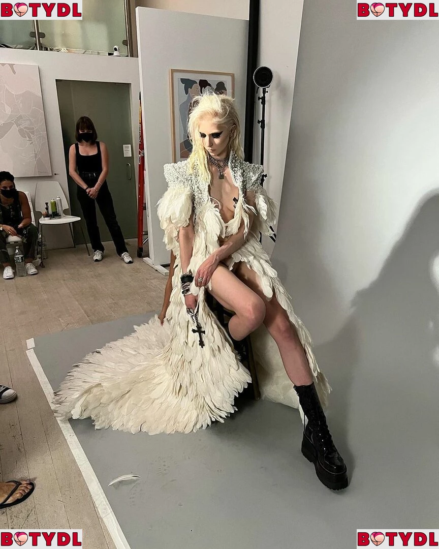 Taylor Momsen Onlyfans Photo Gallery 