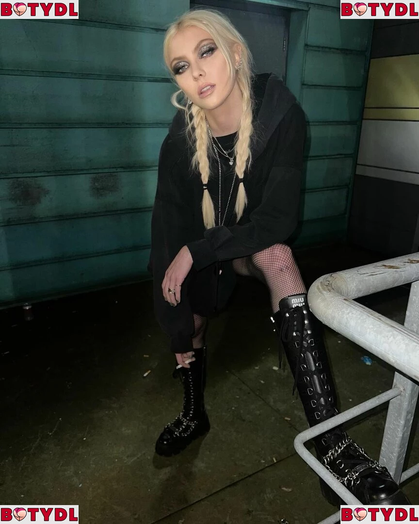 Taylor Momsen Onlyfans Photo Gallery 