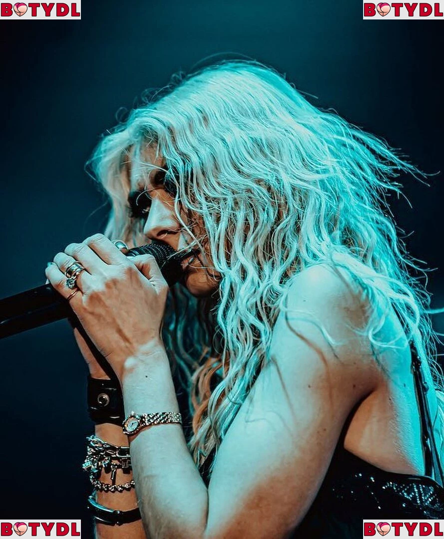 Taylor Momsen Onlyfans Photo Gallery 