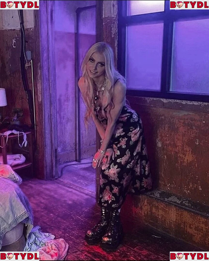 Taylor Momsen Onlyfans Photo Gallery 