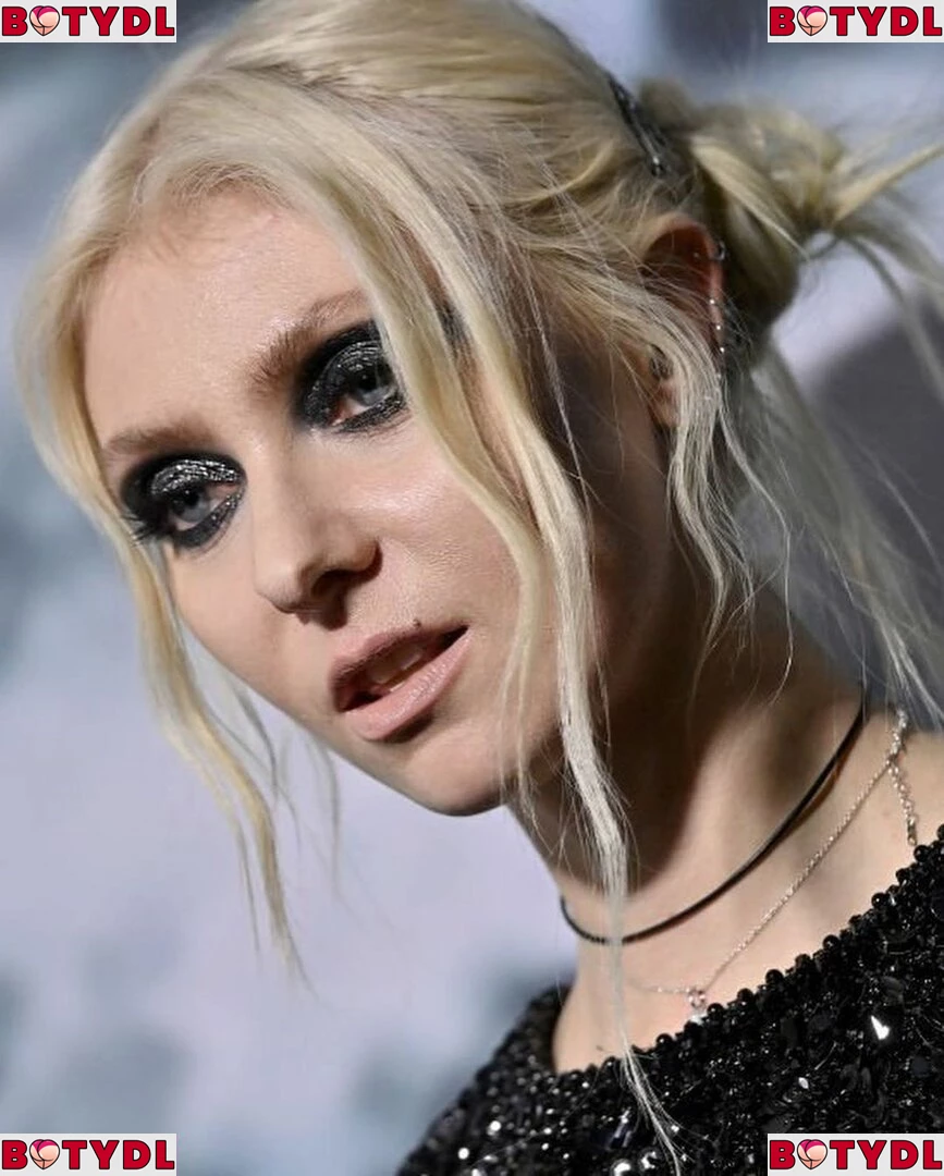 Taylor Momsen Onlyfans Photo Gallery 