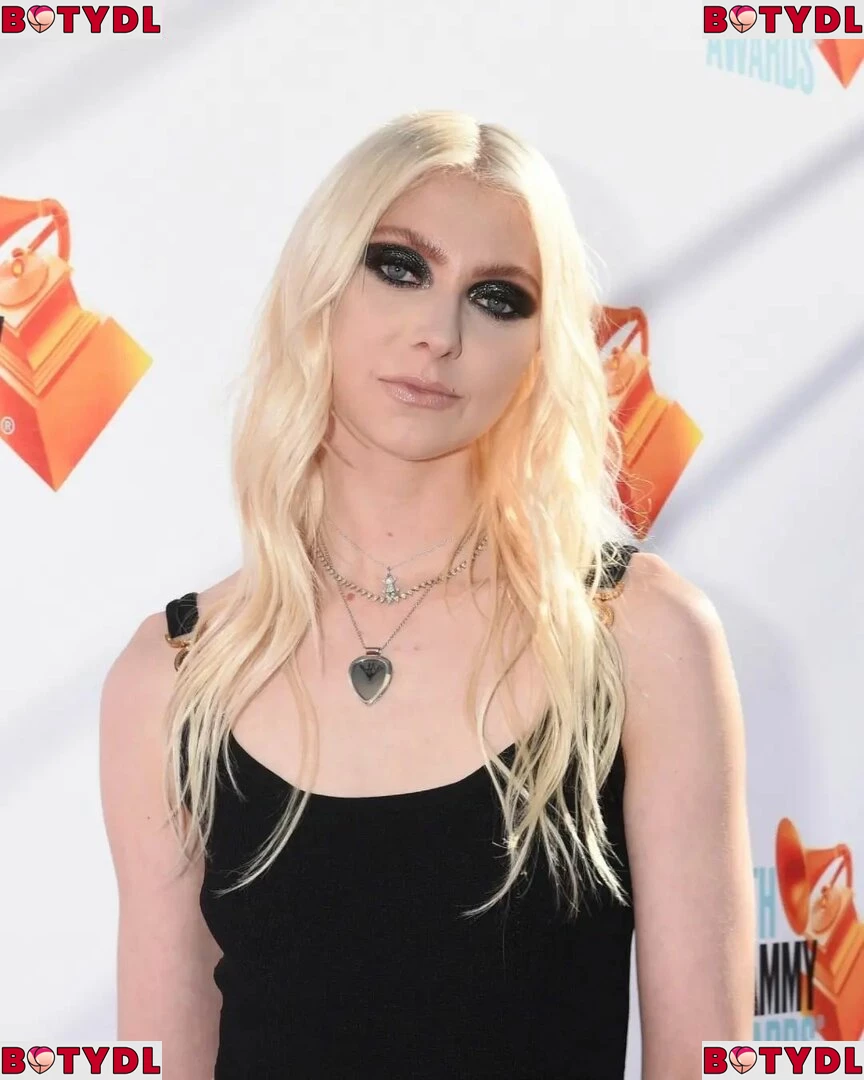 Taylor Momsen Onlyfans Photo Gallery 