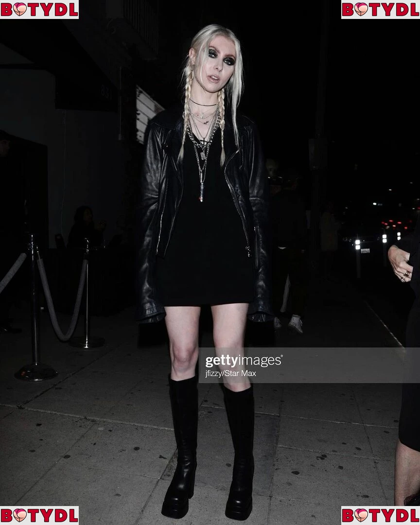 Taylor Momsen Onlyfans Photo Gallery 