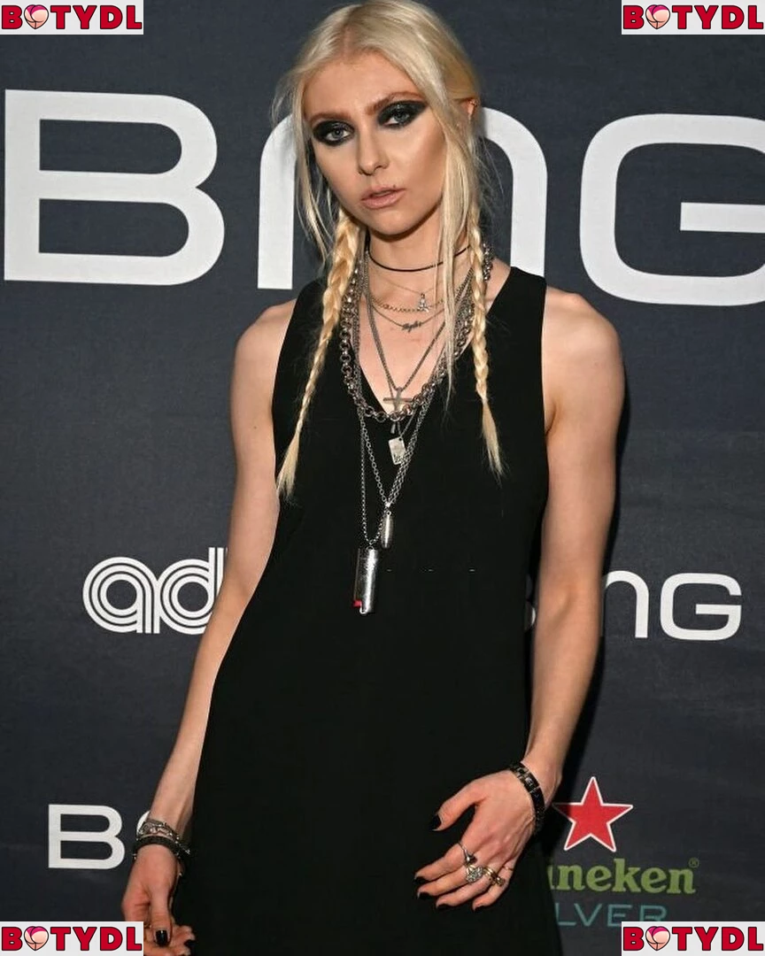 Taylor Momsen Onlyfans Photo Gallery 