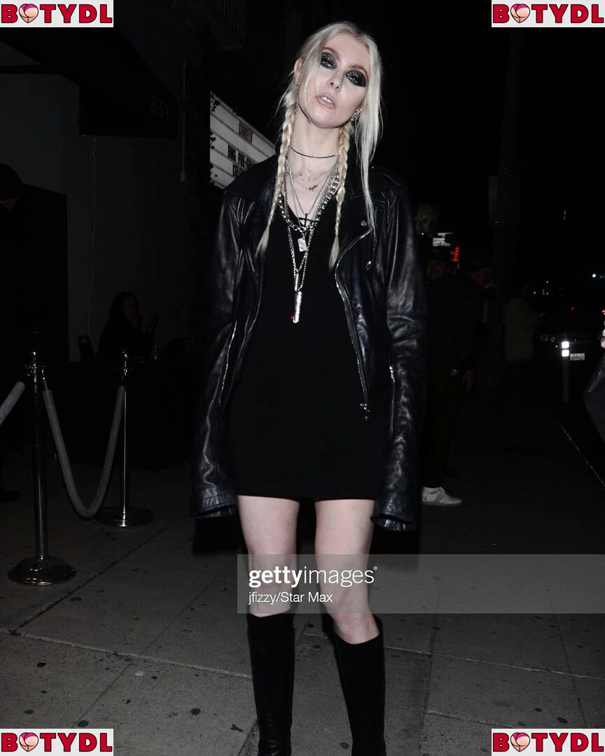 Taylor Momsen Onlyfans Photo Gallery 