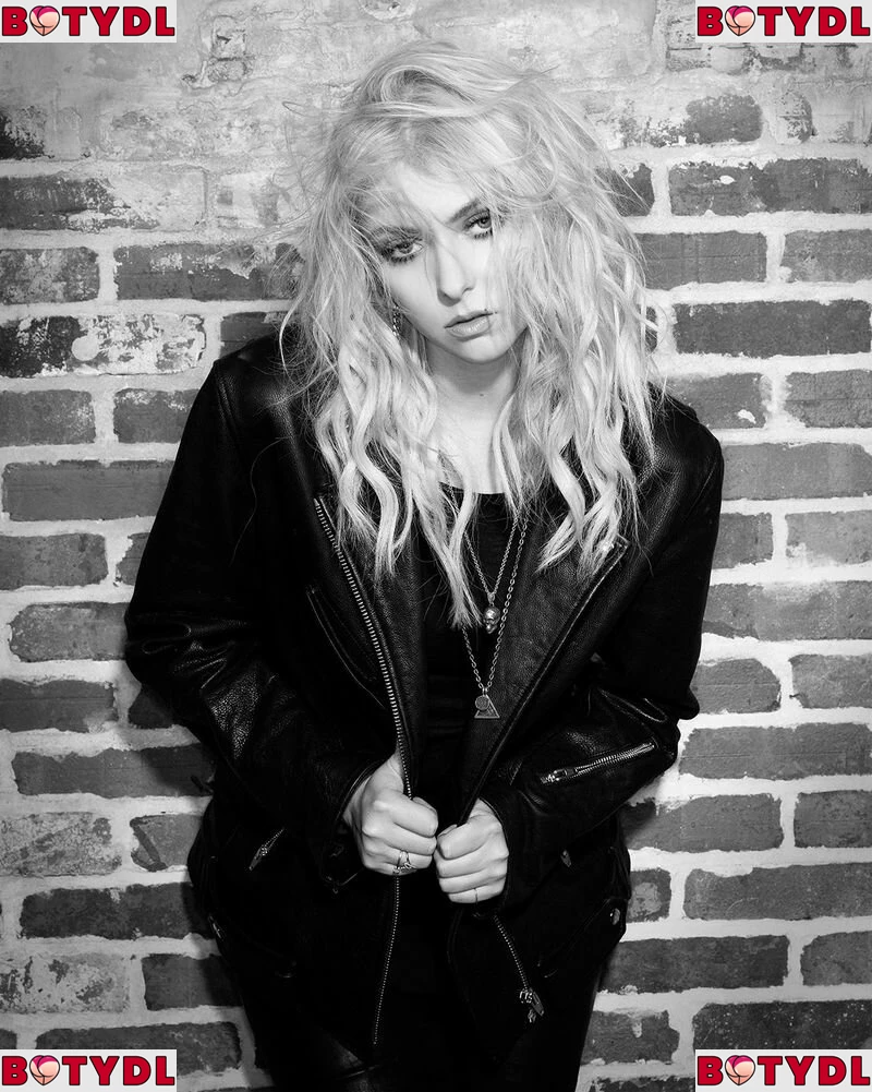 Taylor Momsen Onlyfans Photo Gallery 