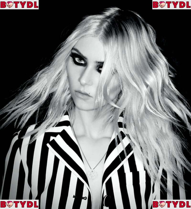 Taylor Momsen Onlyfans Photo Gallery 