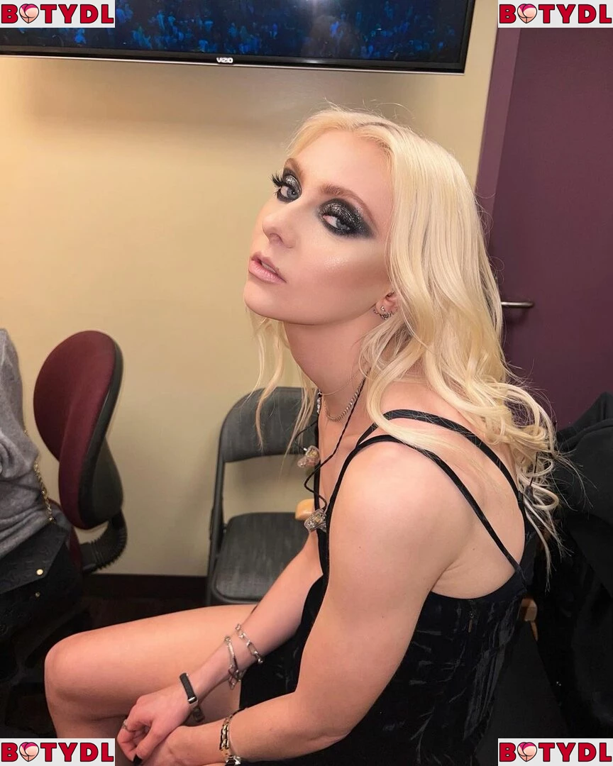 Taylor Momsen Onlyfans Photo Gallery 