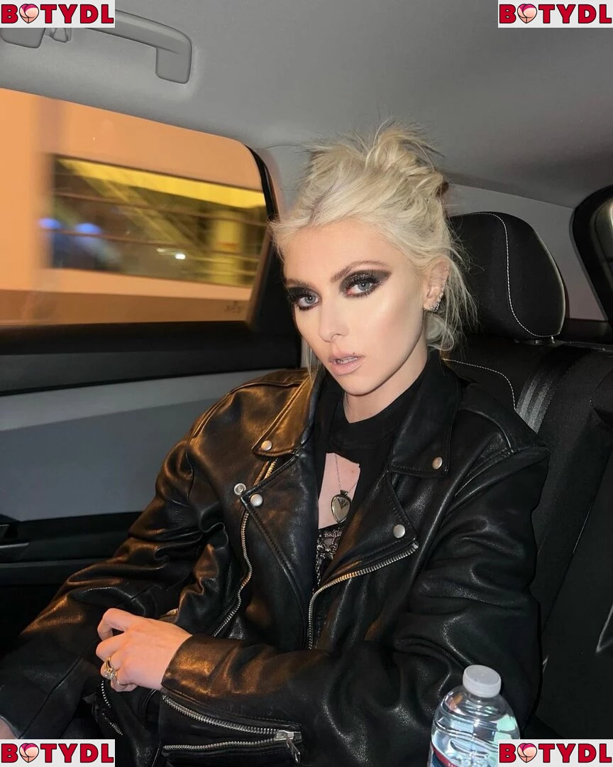 Taylor Momsen Onlyfans Photo Gallery 