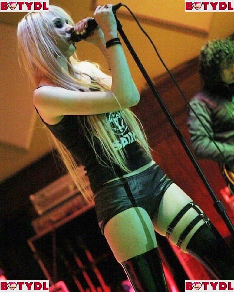 Taylor Momsen Onlyfans Photo Gallery 