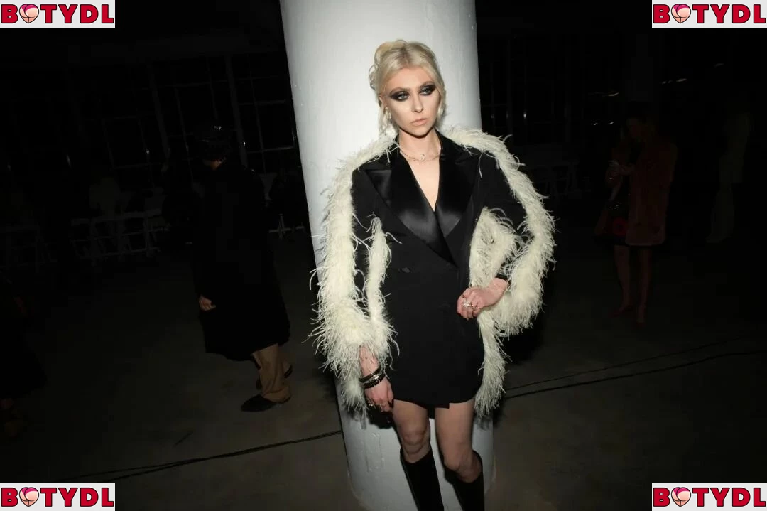 Taylor Momsen Onlyfans Photo Gallery 