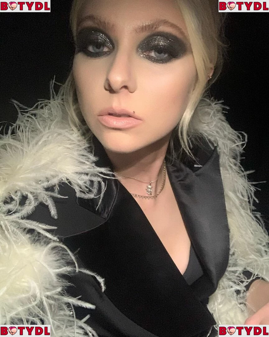 Taylor Momsen Onlyfans Photo Gallery 