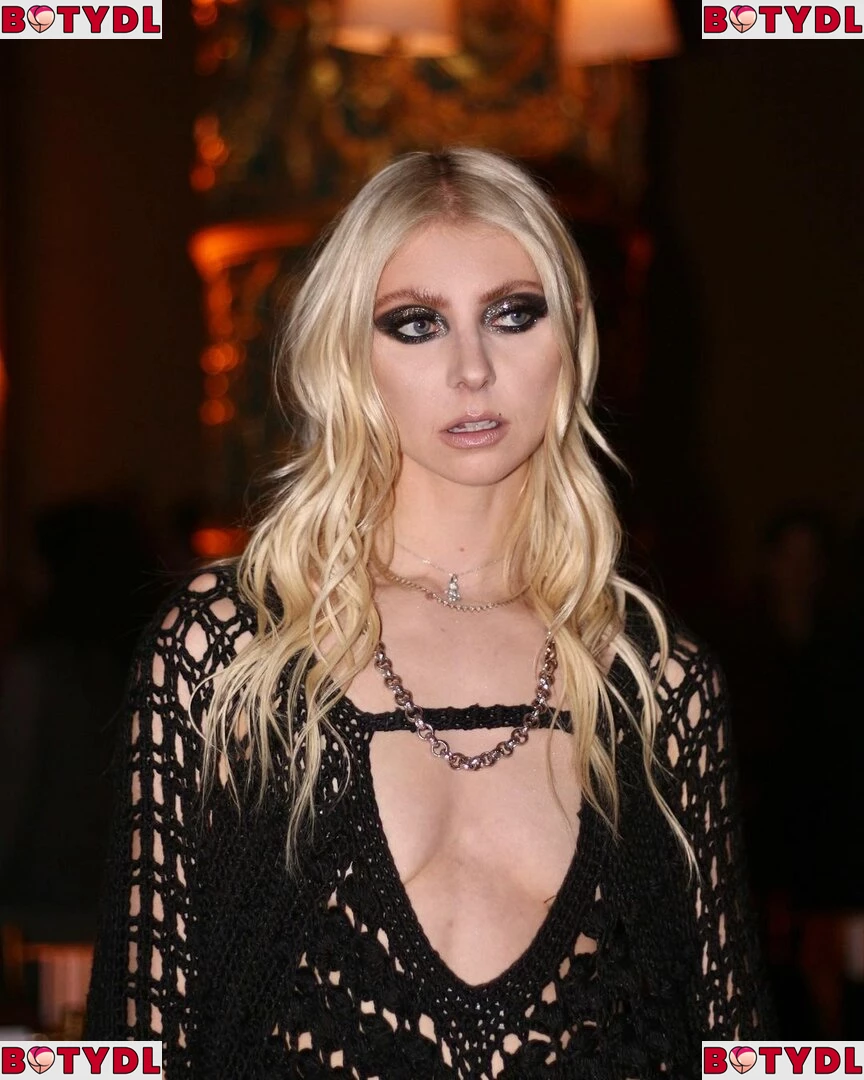 Taylor Momsen Onlyfans Photo Gallery 