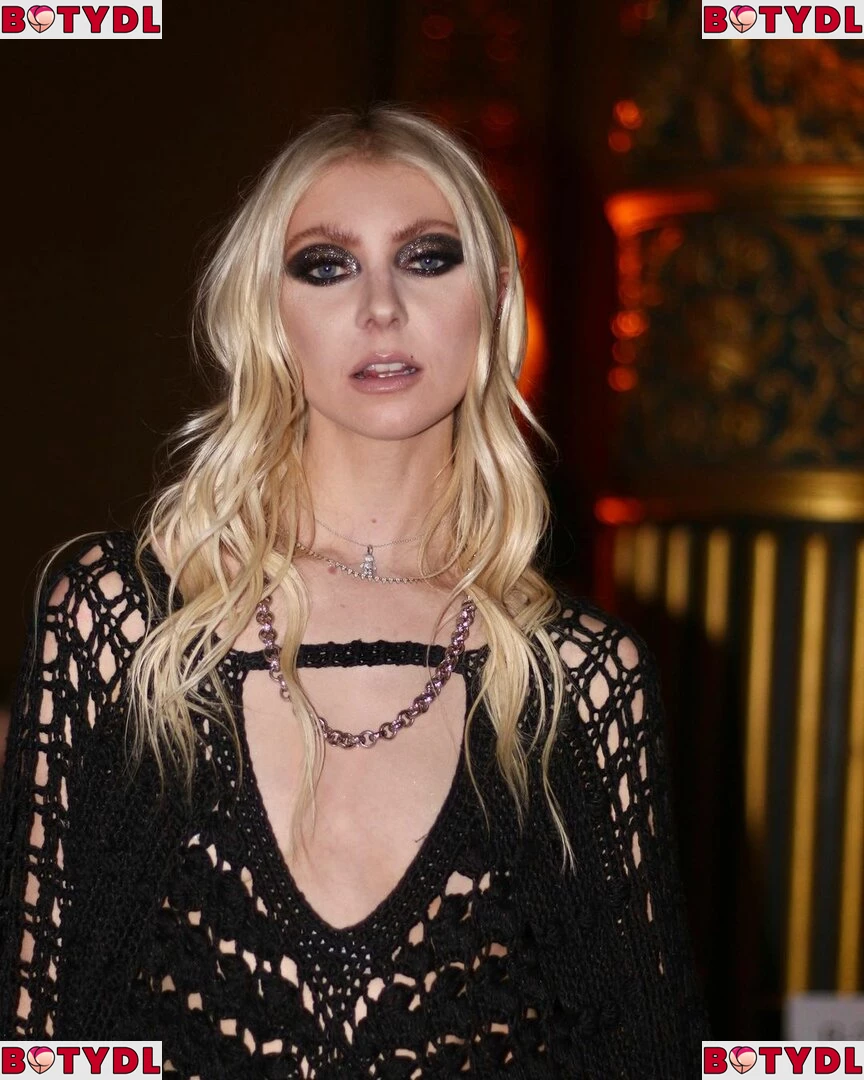 Taylor Momsen Onlyfans Photo Gallery 