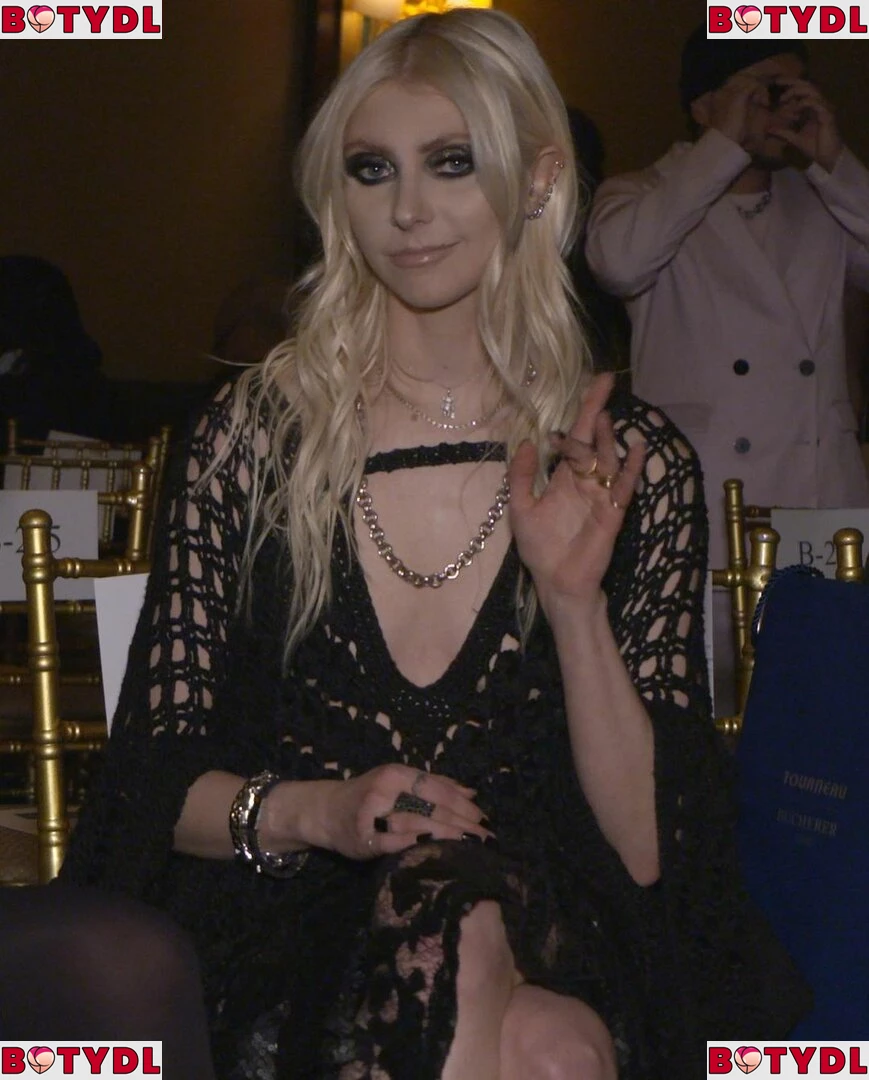 Taylor Momsen Onlyfans Photo Gallery 