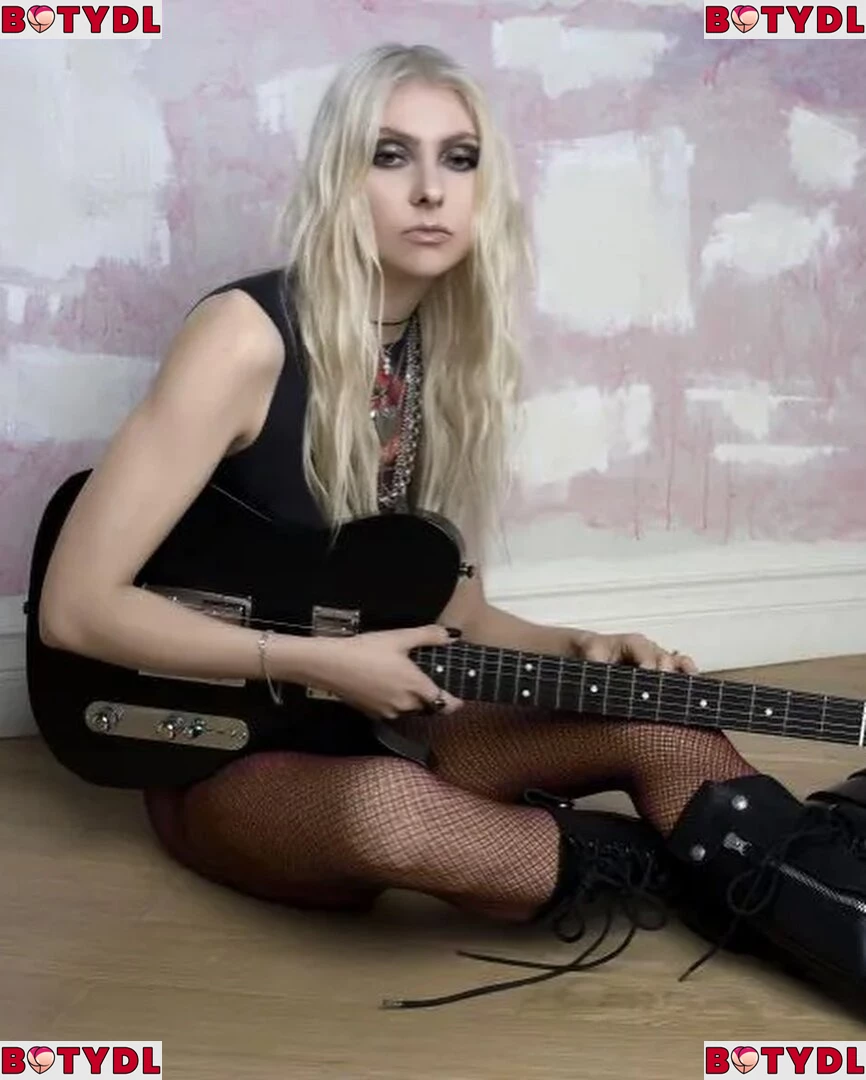 Taylor Momsen Onlyfans Photo Gallery 