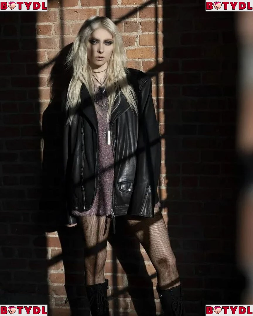 Taylor Momsen Onlyfans Photo Gallery 