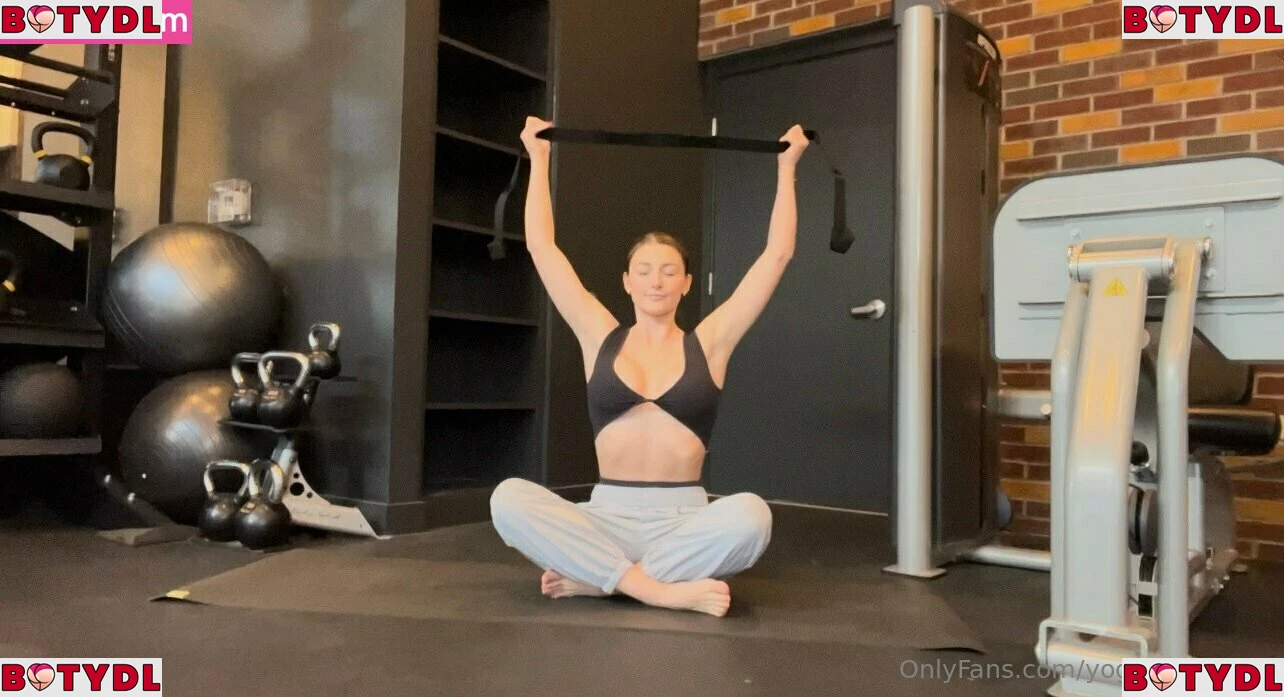 yogawithemily Onlyfans Photo Gallery 