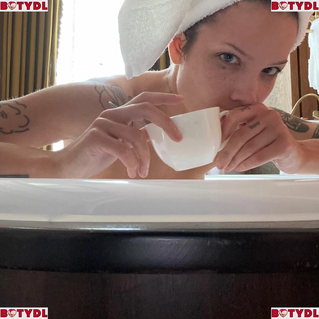 Halsey Onlyfans Photo Gallery 