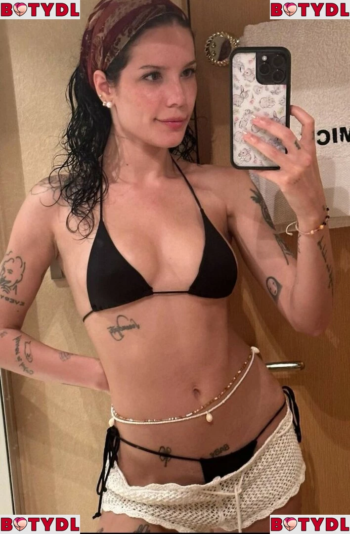 Halsey Onlyfans Photo Gallery 