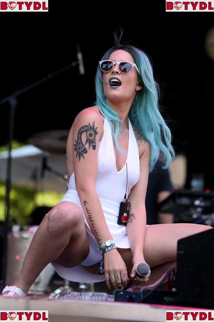 Halsey Onlyfans Photo Gallery 