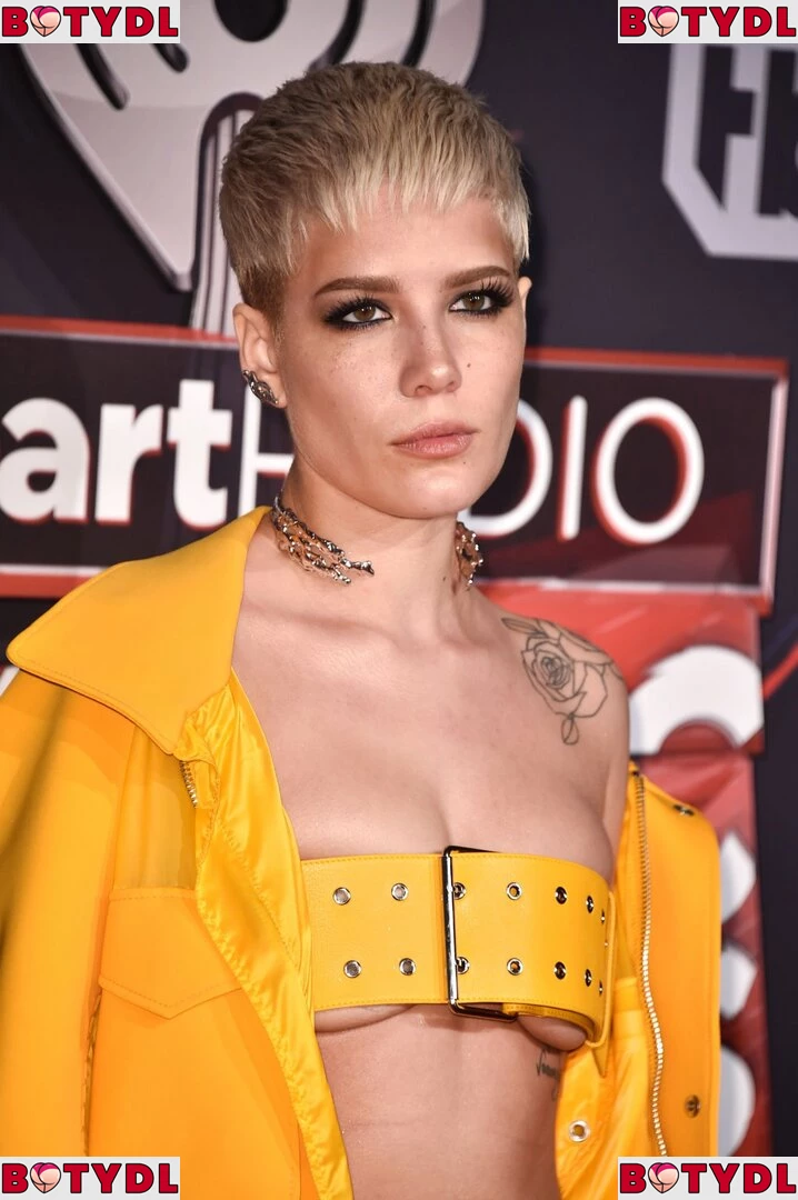 Halsey Onlyfans Photo Gallery 