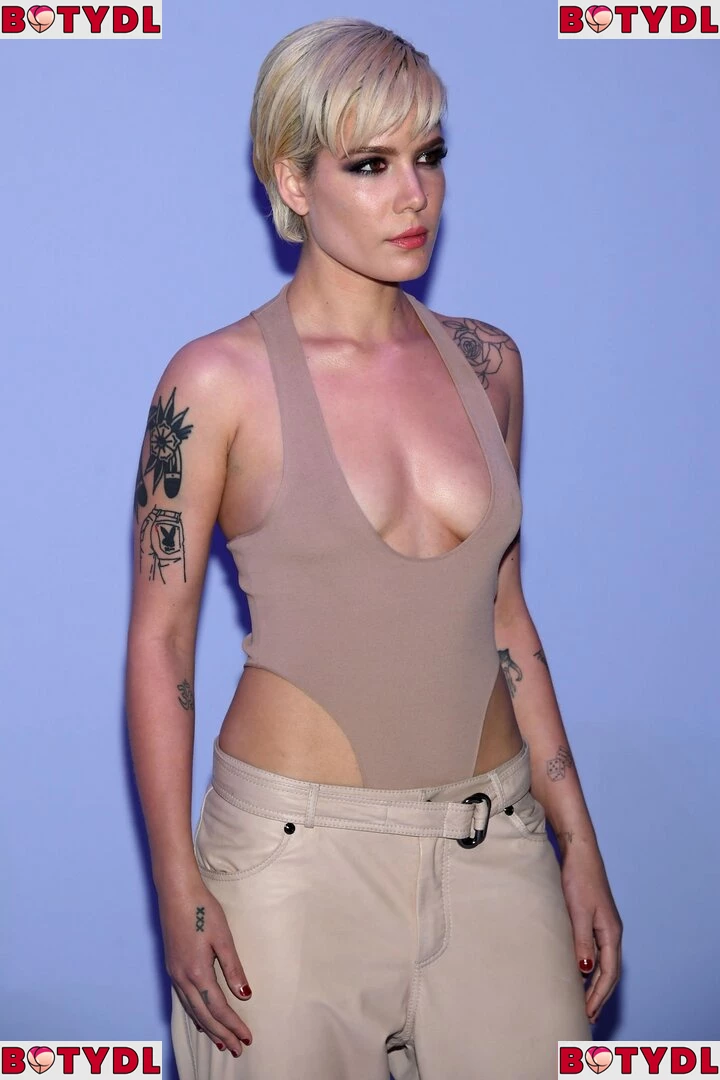 Halsey Onlyfans Photo Gallery 