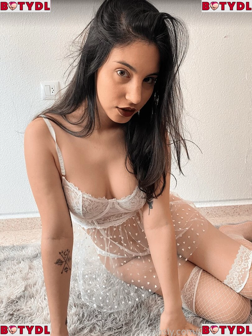 Clorina ASMR Onlyfans Photo Gallery 