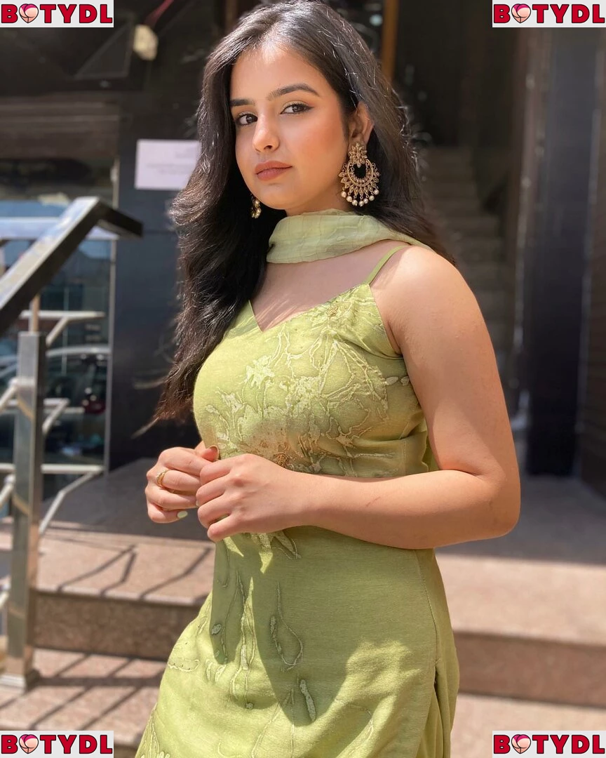 Aarushi Abrol Onlyfans Photo Gallery 