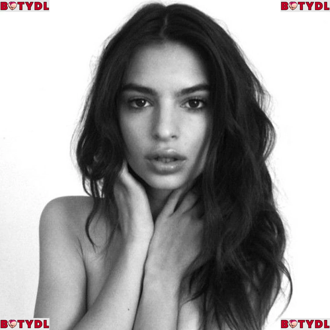 Emily Ratajkowski Onlyfans Photo Gallery 