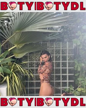 Emily Ratajkowski Onlyfans Photo Gallery 