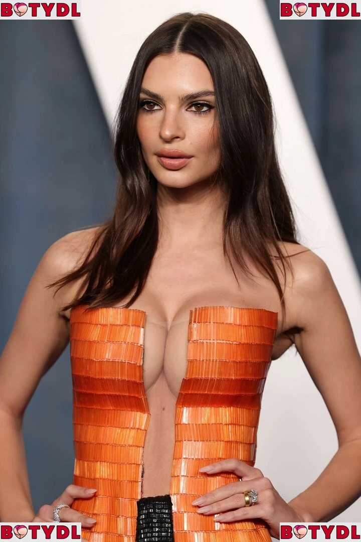 Emily Ratajkowski Onlyfans Photo Gallery 