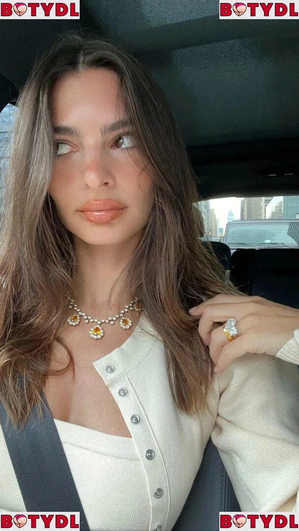 Emily Ratajkowski Onlyfans Photo Gallery 