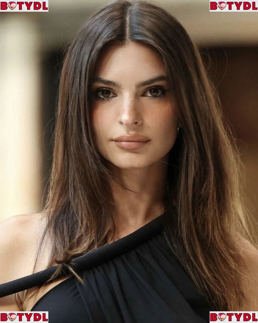 Emily Ratajkowski Onlyfans Photo Gallery 