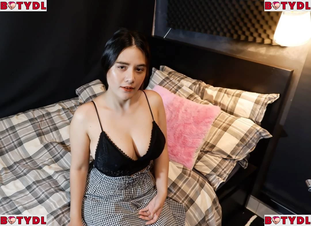 ASMR Wan Onlyfans Photo Gallery 