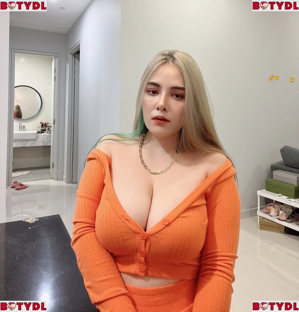 ASMR Wan Onlyfans Photo Gallery 